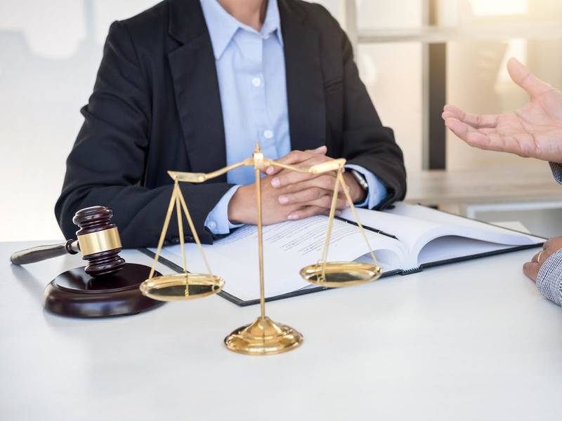 上海劳动法律师解析：劳动法下欠薪仲裁起诉的时间界限与要点